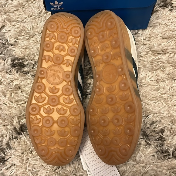 Adidas Gazelle Indoor sneakers. Unisex. Size 6. Cream. White. New. - Picture 5 of 8